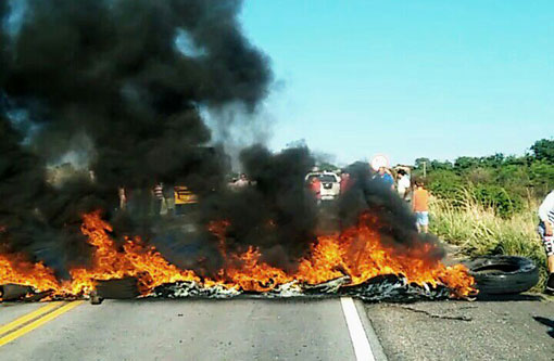 BA-262: Moradores de Vila Mariana protestam contra a falta d’água