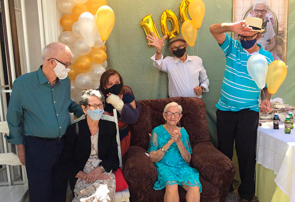 Homenagem: Liberaldinha Silva Moura 'Bada' completa 100 anos de vida 