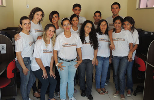 Qualifica Bahia realiza curso de informática para jovens surdos e com deficiência múltiplas na Câmara de Vereadores 