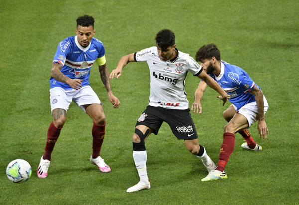 Corinthians derrota o Bahia por 3 a 2