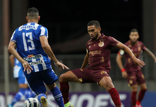 Com um a menos, Bahia arranca empate com CSA pela Copa do Nordeste