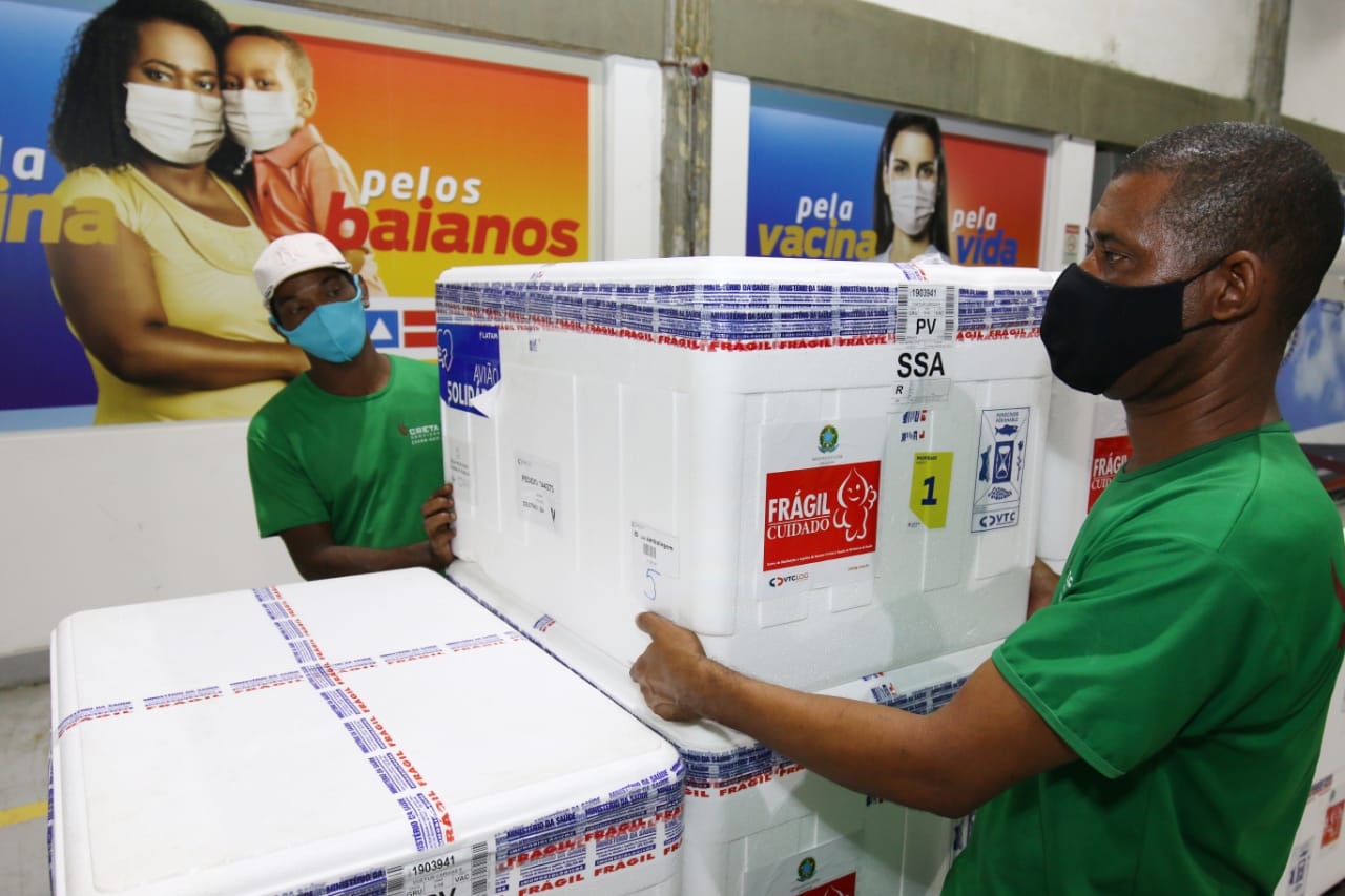 Bahia recebe nova remessa de vacinas contra Covid-19