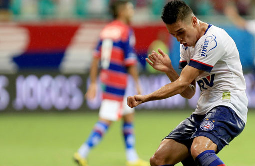 Com um a menos, Bahia empata e avança no Nordestão