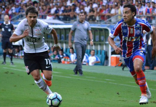 Bahia bate o Corinthians e pula para 10º
