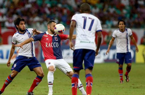 Bahia vence Paraná e chega a liderança da Série B