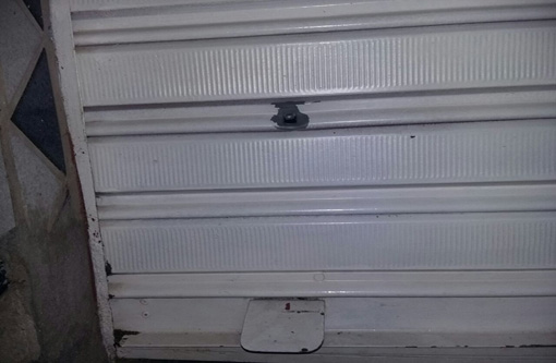 Brumado: projétil atravessa porta de ferro de comércio e destrói prateleira