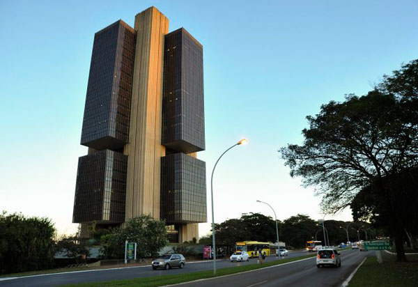 Mercado financeiro eleva projeção da inflação para 8,35%