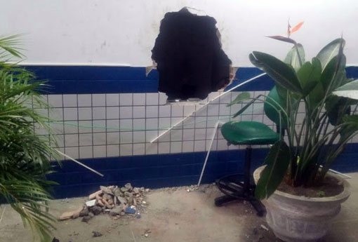 Vitória da Conquista: bandidos rendem vigilante e arrombam caixas eletrônicos da AABB