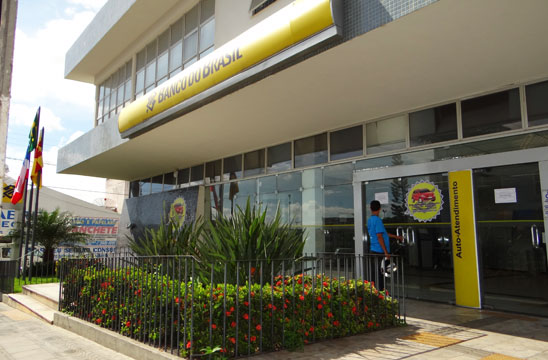 Bancos fecham amanhã e reabrem na quinta-feira, 02