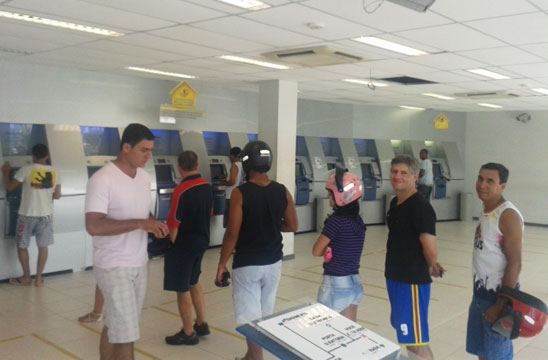 Brumado: Em pleno domingo apenas um caixa para saque no Banco do Brasil