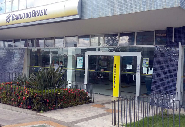 Bancos abrem de manhã na véspera do Natal