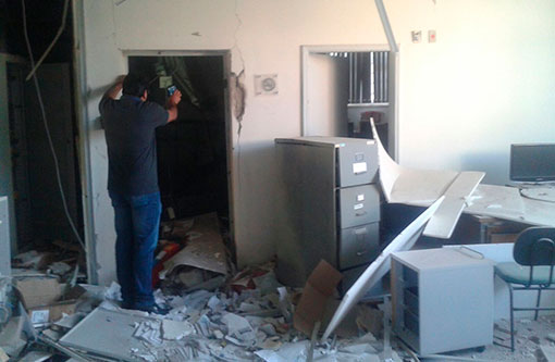 Iramaia: Quadrilha invade município e explode agência do BB