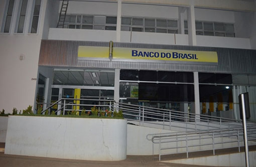 Bandidos fortemente armados explodem dois bancos em Livramento de Nossa Senhora