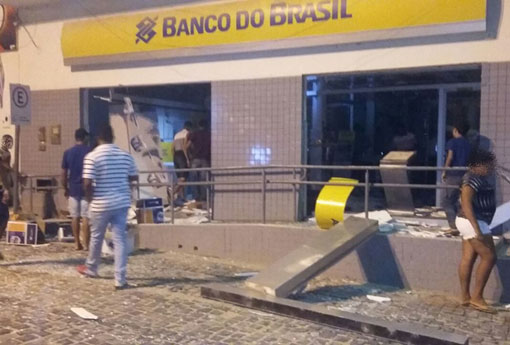 Iuiú: fortemente armados, criminosos explodiram cofre da agência bancária do Banco do Brasil