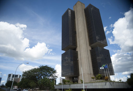 Mercado financeiro aumenta projeção para crescimento da economia