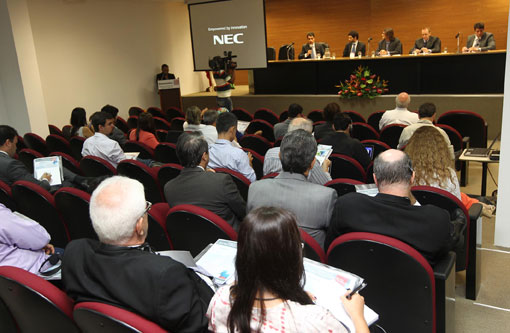 Bahia busca investidores para ampliar banda larga no interior