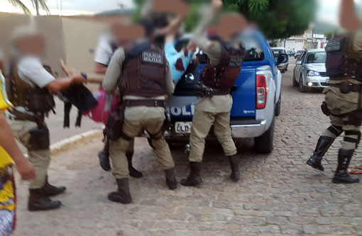 Brumado: Após fugir da Polícia e se esconder em uma casa bandido é morto a tiros