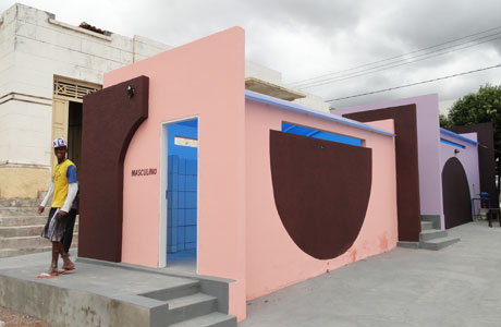 Brumado: Banheiros da Praça Armindo Azevedo foram reformados