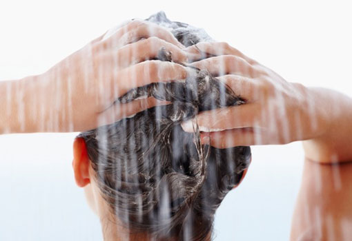 Estudo conclui que hábito de tomar banho todos os dias é prejudicial à saúde