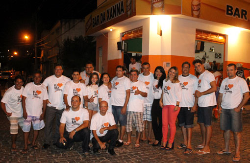 Brumado: Schin promove distribuição de brindes aos clientes no Bar da Xanna