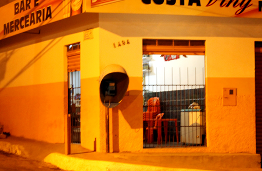 Brumado: Comerciante instala grades nas portas do comércio após ser assaltada várias vezes