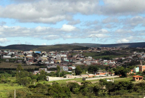 Barra da Estiva: criminosos invadem transporte escolar e roubam objetos de estudantes