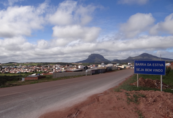 Jovem de 22 anos é esfaqueada no centro de Barra da Estiva