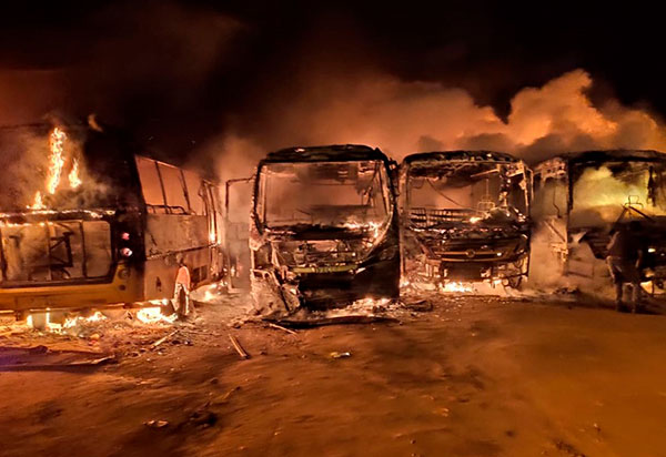 Barra do Choça: Veículos ficam destruídos após incêndio atingir garagem da prefeitura