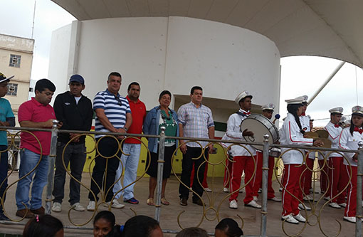 Barra da Estiva: Deputado Marquinho Viana prestigia desfile em sua terra natal