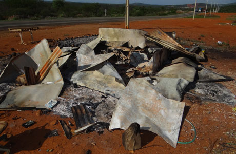 Brumado: Barraca de Coco pega fogo no anel viário da BR-030