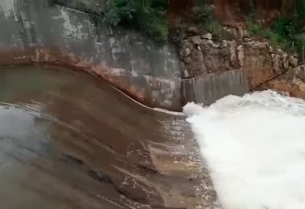 Barragem de Aracatu volta a sangrar 20 meses após cheia