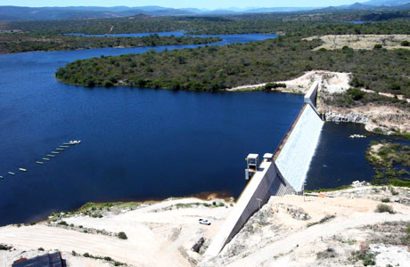 B. de Cristalândia: Embasa continua correção no sistema elétrico