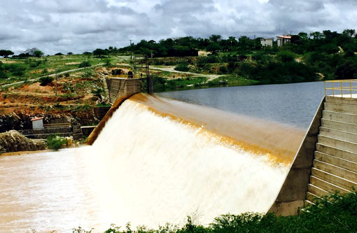 Brumado: Barragem de Cristalândia está sangrando