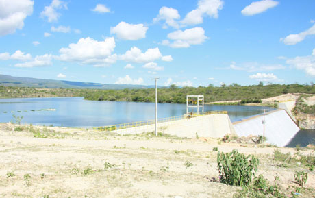 Chuva rompe adutora e afeta abastecimento em Brumado e Malhada de Pedras