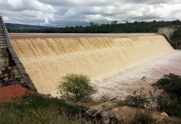 Brumado: barragem de Cristalândia volta a sangrar pela terceira vez este ano