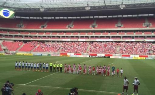 Com um a menos, Bahia empata jogo em Recife