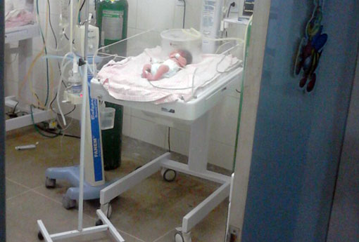 Brumado: pais conseguem na justiça liminar que obriga Estado a transferir com urgência recém-nascido para UTI Neonatal