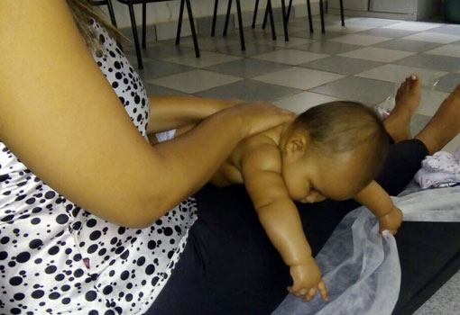 Brumado: Nasf promove oficina com técnica de massagem relaxante para bebês na USF Dr. Arlindo Magno Stanchi