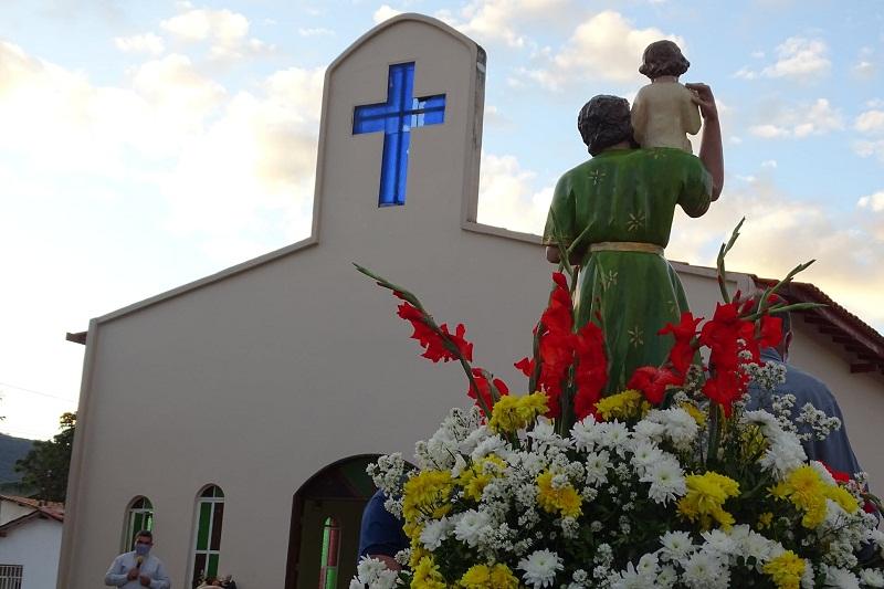 Bênção de veículos, visita da imagem às comunidades da sede e missa marcam comemorações em louvor a São Cristóvão em Brumado