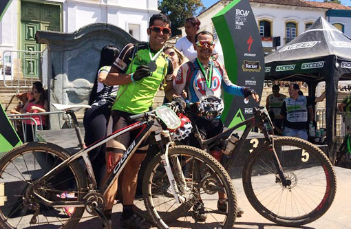 Ciclistas Beto Bike e Welton participaram do Iron Bike Brasil 2015