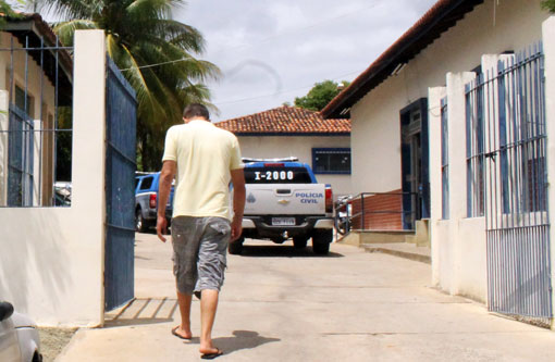 Brumado: Suspeito de ser assaltante de banco se entrega à polícia acompanhado de advogado