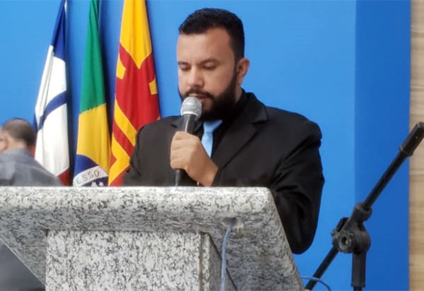 Brumado: Vereador Beto Bonelly justifica votos contra projetos do Executivo