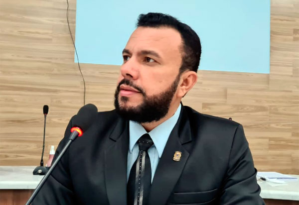 Brumado: Vereador Beto Bonelly cobra instalação de quebra-molas e sinalização na Avenida Auta leite