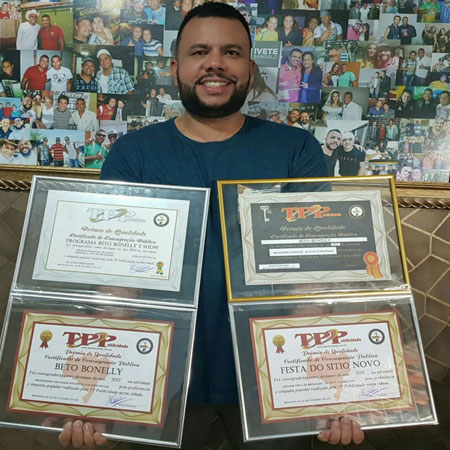 Brumado: Beto Bonelly recebe quatro prêmios em cerimônia de Destaque do Ano
