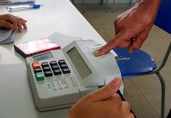 Justiça Eleitoral convoca eleitores de Anagé, Caraíbas e Maetinga para recadastramento biométrico
