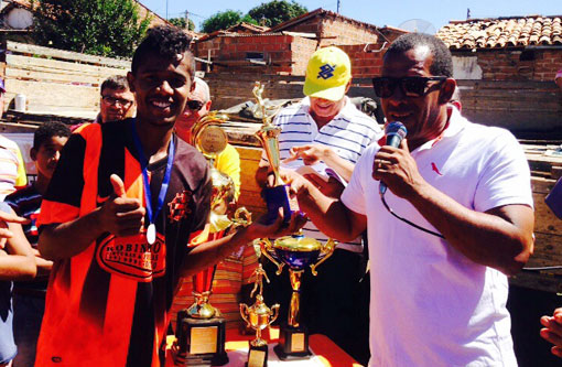 Bizunga Ramos é reconhecido pelo apoio ao Campeonato de Futebol do Bairro Dr. Juracy