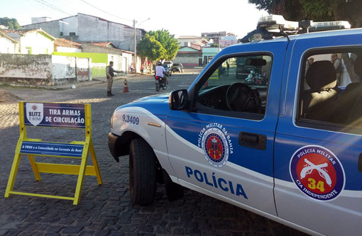 A fim de tirar armas de circulação, PM realizou blitz em Brumado
