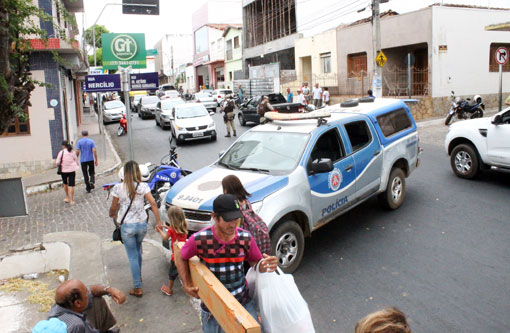 Brumado: Com blitz ostensiva, Polícia Militar vistoria condutores e veículos