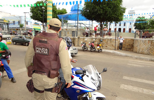 Brumado: Polícia Militar realiza blitz antes do jogo do Brasil