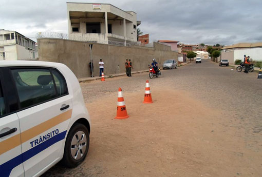 Com o apoio do Tiro de Guerra, SMTT realiza mais uma blitz educativa em Brumado